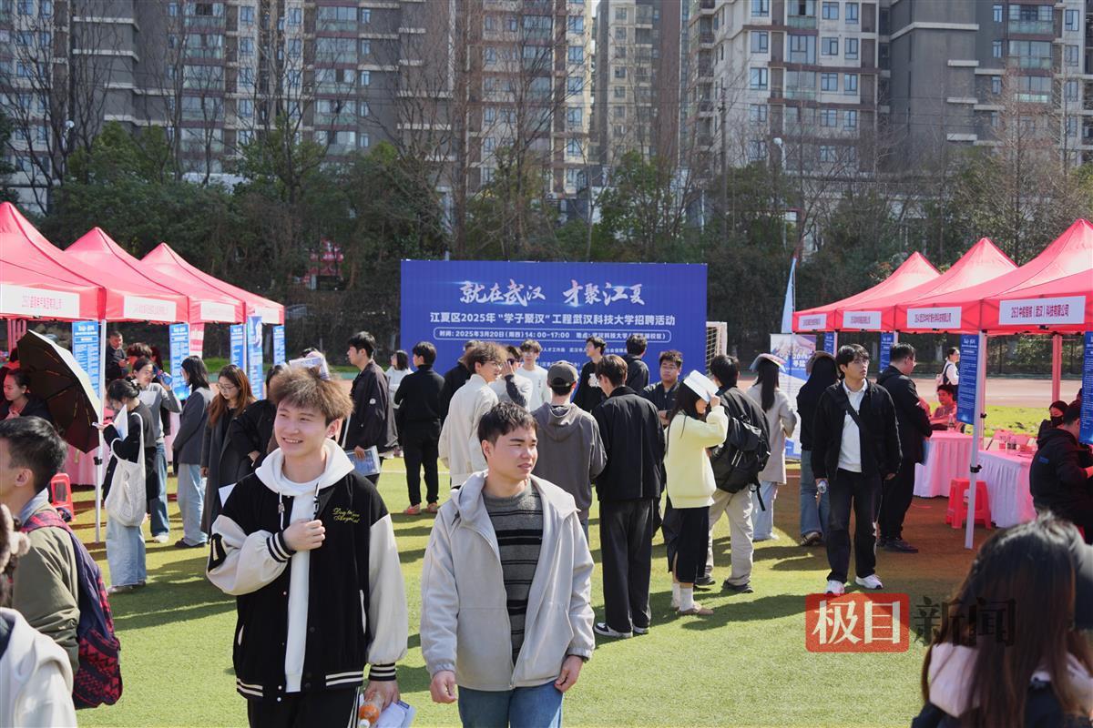 招聘会展板。通讯员 孙正恒 摄.JPG 招聘会展板。通讯员 孙正恒 摄.JPG