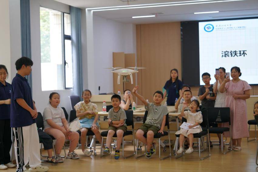 武科大实践团队“智”绘黄梅梦,三维助力乡村教育.docx